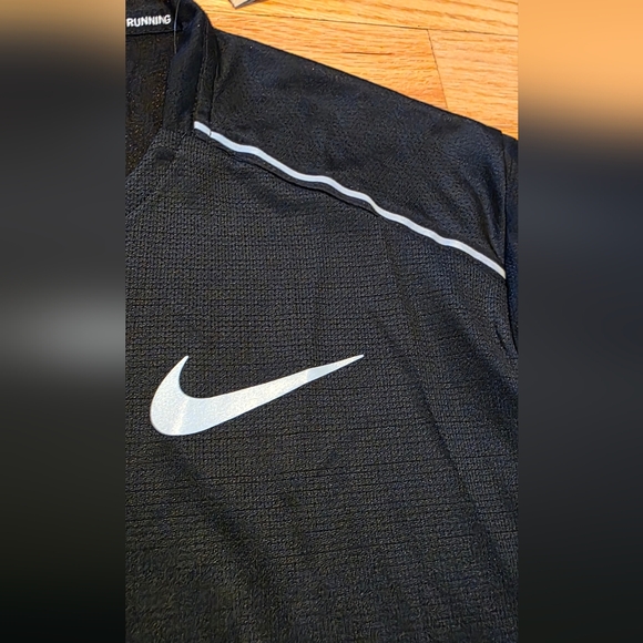 NEW Nike Men's L Black Dri-fit Running SS Reflective Shirt - Picture 2 of 10